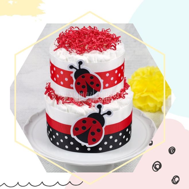 Parádnice mezi brouky, nejkrásnější z celé louky. Červené šatičky s malými puntíčky. Co je to? 🐞 DVOUPATROVÝ PLENKOVÝ DORT...